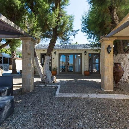 Villa Proto Helidoni - A Cozy Beachfront Villa Petres  Экстерьер фото