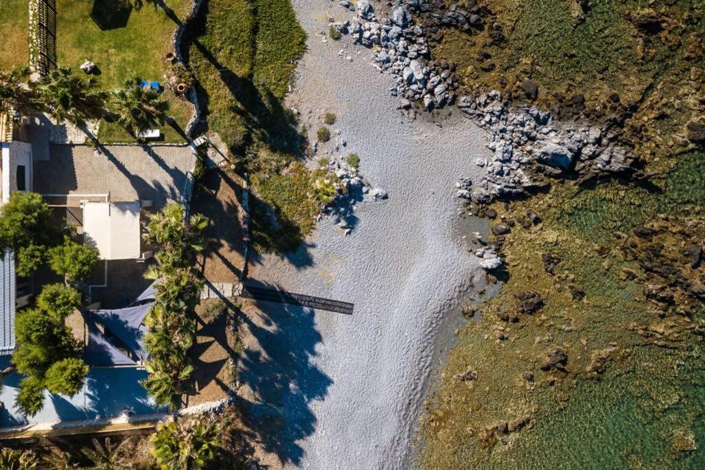 Villa Proto Helidoni - A Cozy Beachfront Villa Petres  Экстерьер фото