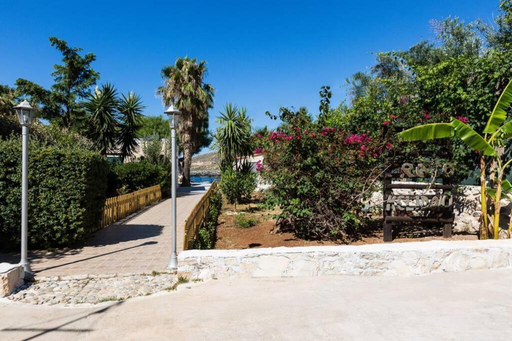 Villa Proto Helidoni - A Cozy Beachfront Villa Petres  Экстерьер фото