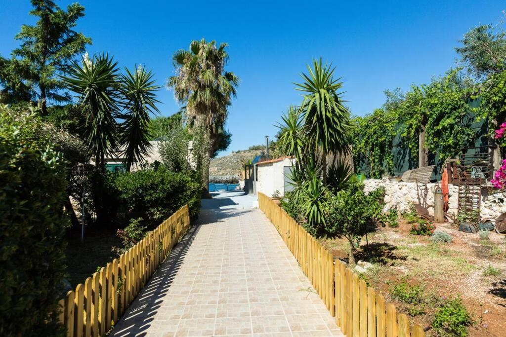 Villa Proto Helidoni - A Cozy Beachfront Villa Petres  Экстерьер фото