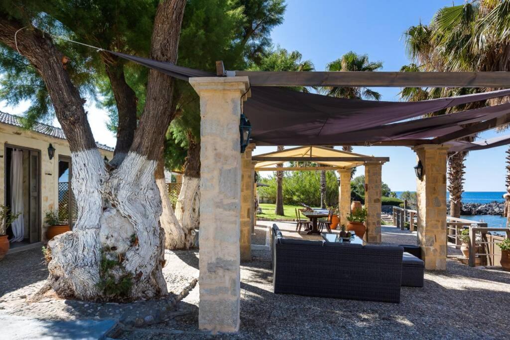 Villa Proto Helidoni - A Cozy Beachfront Villa Petres  Экстерьер фото