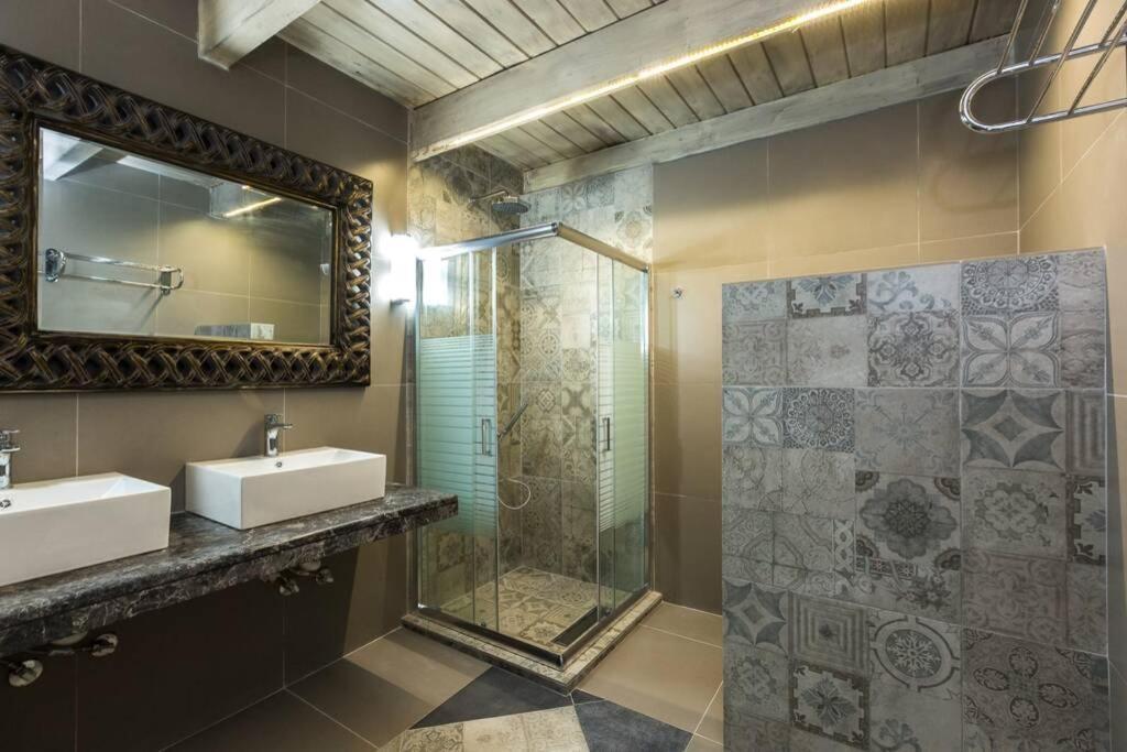 Villa Proto Helidoni - A Cozy Beachfront Villa Petres  Экстерьер фото