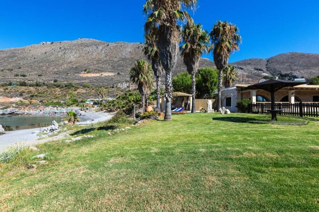 Villa Proto Helidoni - A Cozy Beachfront Villa Petres  Экстерьер фото